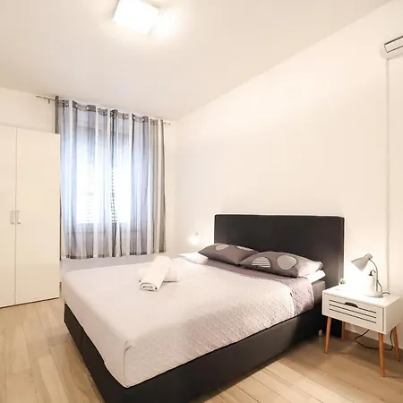 Old Town Donatello Apartment *