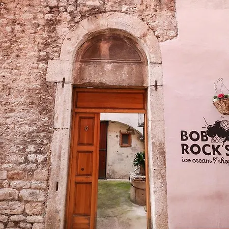 Old Town Donatello Apartment