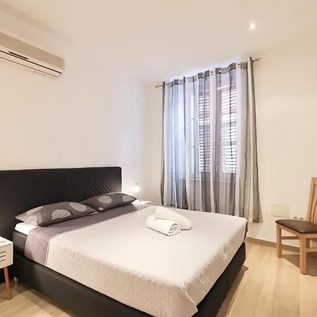 Old Town Donatello Apartment